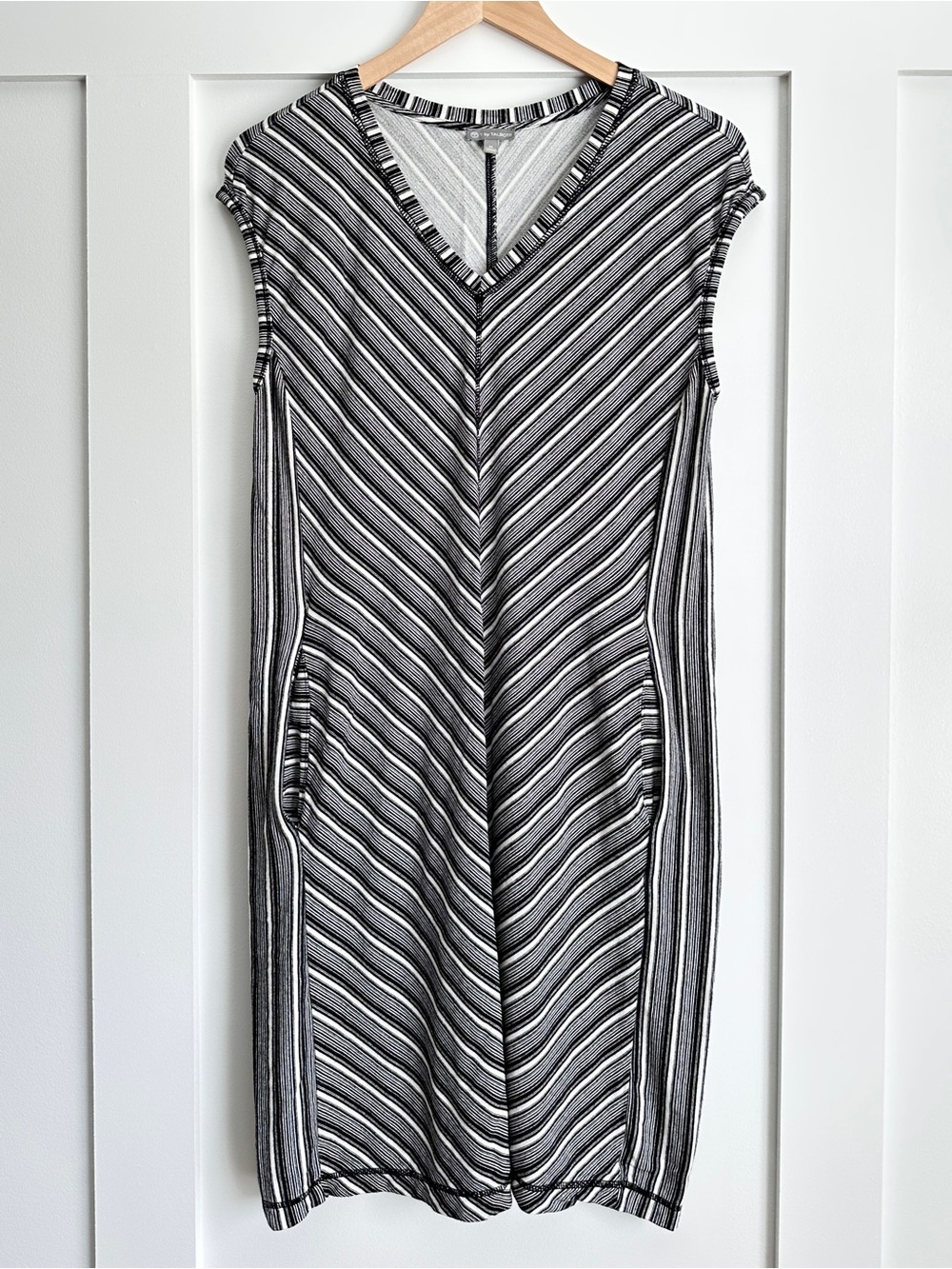 T by Talbots Black White Striped V Neck Sleeveless Dress Pockets Size Large